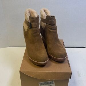 UGG Women’s Anais Chestnut 7.5B Medium